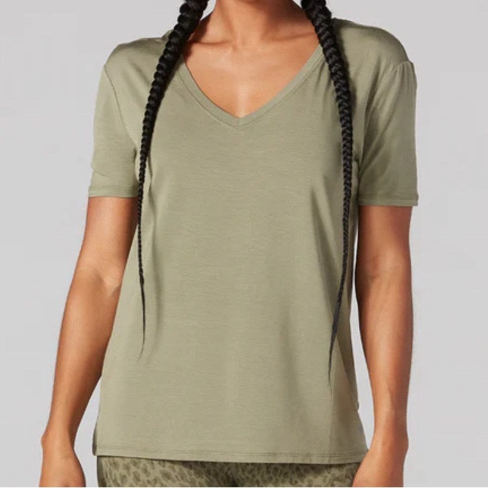 Tavi Everyday V-Neck Tee Short Sleeve T-Shirt Light Olive Green Women’s XS 2-4